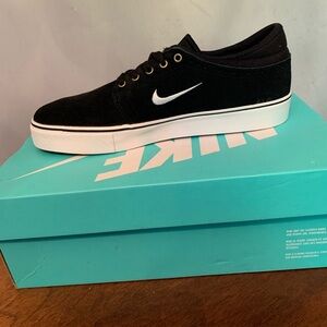 Nike Zoom Team SB Sneaker Black/White 9